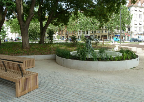 femme à la tortue© Agnès Daval