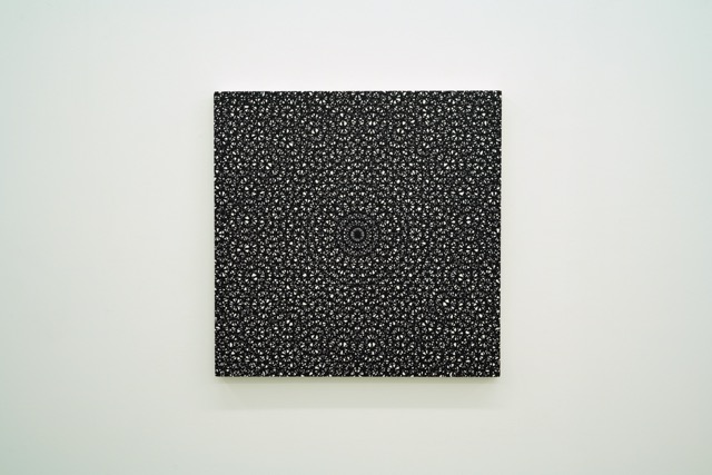 François Morellet, *6 doubles trames 0° - 15° - 30° - 45° - 60° - 75° pivotées au centre*, 1958
Huile sur bois, 80 × 80 cm
Cholet, Estate François Morellet, 58002
Copyright : © Archives François Morellet / Adagp, Paris, 2026