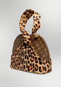 1996 : Louis Vuitton, Paris (France)
Modèle: L.E. Leopard Alma Azzedine Alaïa
Toile Monogram et peau de veau