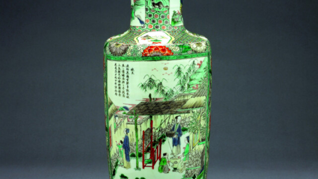 Vase à décor de personnages, scène de labour et de tissage (Geng Zhi Tu), Chine, province de Jiangxi, fours de Jingdezhen, dynastie Qing (1644-1912), période Kangxi (1662-1722) ©Musée national des Arts asiatiques Guimet, RMN-Grand Palais, photographie Thierry Ollivier