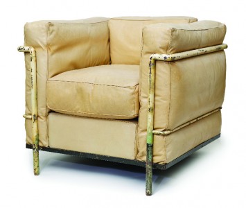 Le Corbusier, Pierre Jeanneret, Charlotte Perriand, Fauteuil Grand Confort, petit modèle, exemplaire du Salon d’Automne, 1929, anciennement Collection Pierre Jeanneret
Acier tubulaire peint, rembourrage à ressorts sur suspension métallique; coussins en plumes, env. 67 x 75 x 70 cm
Collection Arthur Rüegg. Le Corbusier: © F.L.C/2020 ProLitteris, Zurich; Pierre Jeanneret et Charlotte Perriand: © 2020 ProLitteris, Zurich