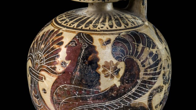 Salbölgefäss (Aryballos) mit weiblicher Sphinx, Ton, Korinth, um 600 v. Chr.
© Ruedi Habegger, Antikenmuseum Basel und Sammlung Ludwig