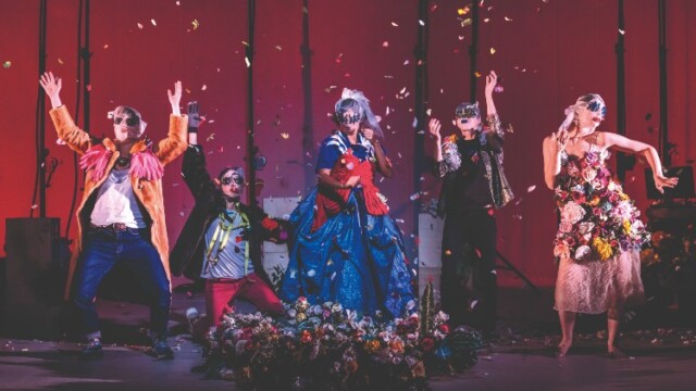 Services, création de Juliette Steiner © Michel Grasso Juliette Steiner crée Services dans Scènes d'Automne en Alsace