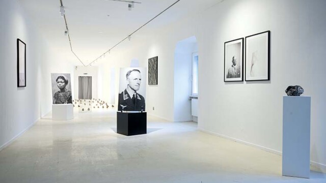 Artiste Saarbrücken et lauréate du prix, Akosua Viktoria Adu-Sanyah, Exposition © Oliver Dietze Prix Art Robert Schuman, Artiste Saarbrücken et lauréate du prix, Akosua Viktoria Adu-Sanyah, Exposition © Oliver Dietze