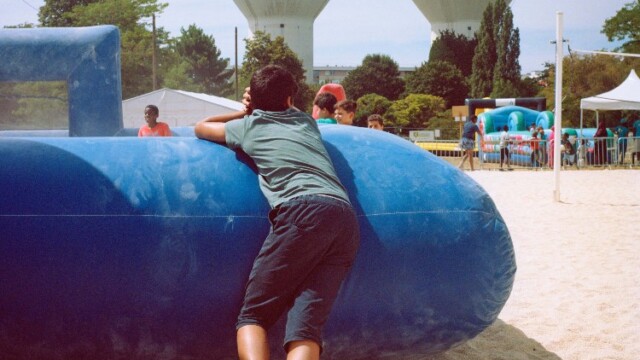 © Céline Diais, Voir la mer, 2014, La Courneuve, Urban beach Détournements Fondation François Schneider Talents contemporains autour de l'eau