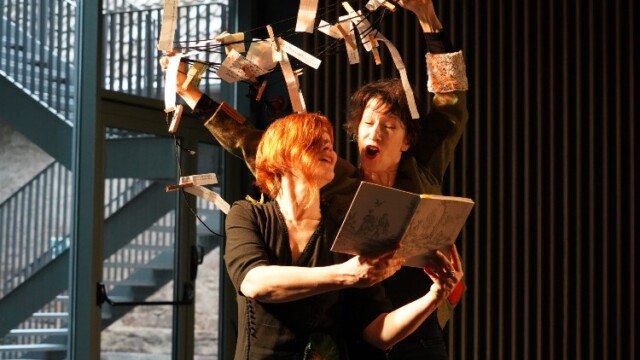 Improésies, Les filles d'aplomb, Kristine Groutsch & Béatriz Beaucaire © E.Sebbah Décadanse Scènes du Nord, Improésies