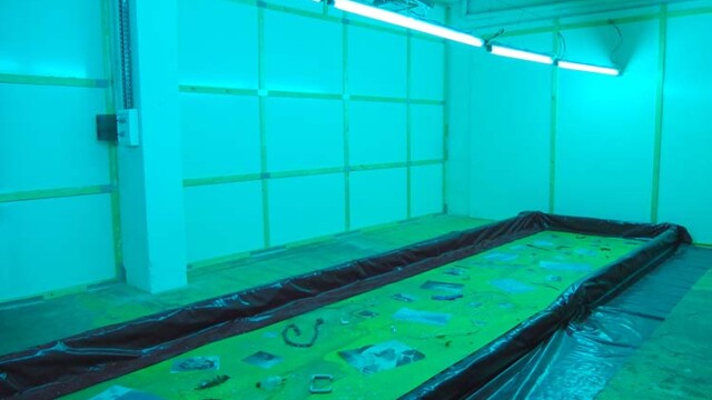 Thomas Mailaender, Le plus grand cyanotype du monde, 2011. Détail de l’installation, cyanotype sur papier Arches 113 x 914 cm Thomas Mailaender Ultra-violets