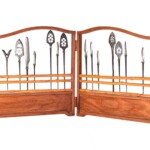 Présentoir de 18 pointes de flèches. Bois, bambou et fer.
Coll. part