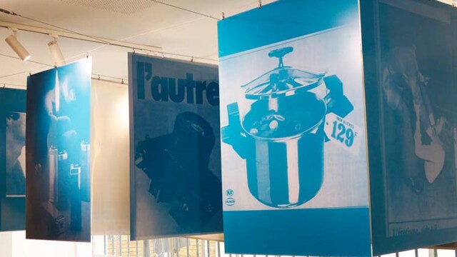 Thomas Mailaender, Barbie Fitness, 2014, cyanotype- sur plaque de plâtre, 250x120cm -Courtesy Roman-Road et Thomas Mailaender Thomas Mailaender Ultra-violets