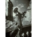 Edmund Kesting, Trümmerstätte an der Dresdner Frauenkirche, 1945 © Galerie
Berinson, Berlin