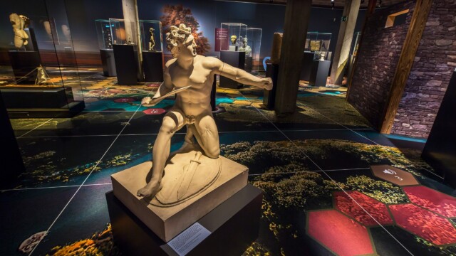 Vue de l’exposition Ausstellungsansicht © Ruedi Habegger, Antikenmuseum Basel und Sammlung Ludwig