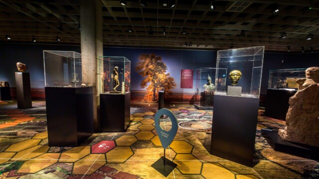 Vue de l’exposition Ausstellungsansicht © Ruedi Habegger, Antikenmuseum Basel und Sammlung Ludwig