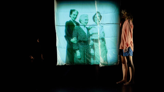 New Report on Giving Birth © Jörg Baumann