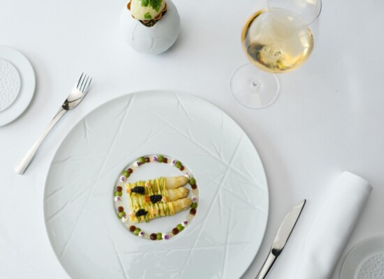 Asperges de la ferme Riedinger juste rôties et Caviar Sturia Vintage © Lisa Haller