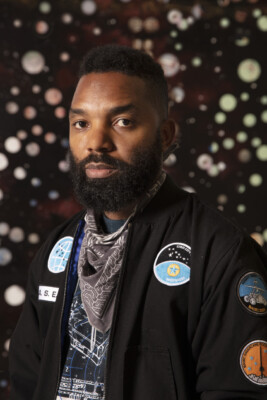 Portrait de von Tavares Strachan © Guillaume Ziccarelli/
Courtesy of the artist and Perrotin