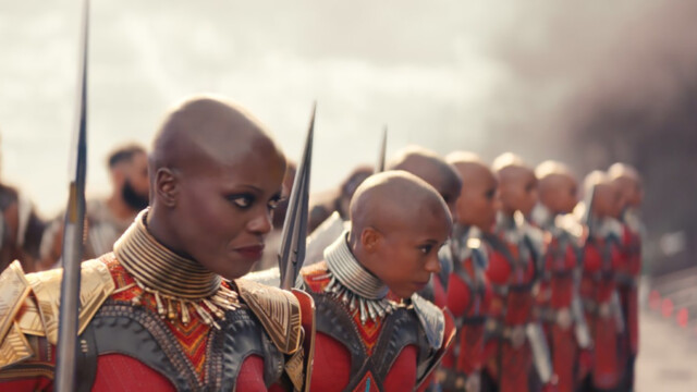 Florence Kasumba dans in Black Panther: Wakanda Forever (2022) de von Ryan Coogler