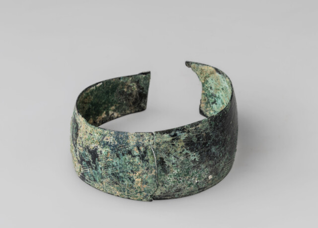 Bracelet, alliage cuivreux, premier âge du fer, Kolbsheim, Fouille ANTEA-Archéologie © Musées de la Ville de Strasbourg, M. Bertola
