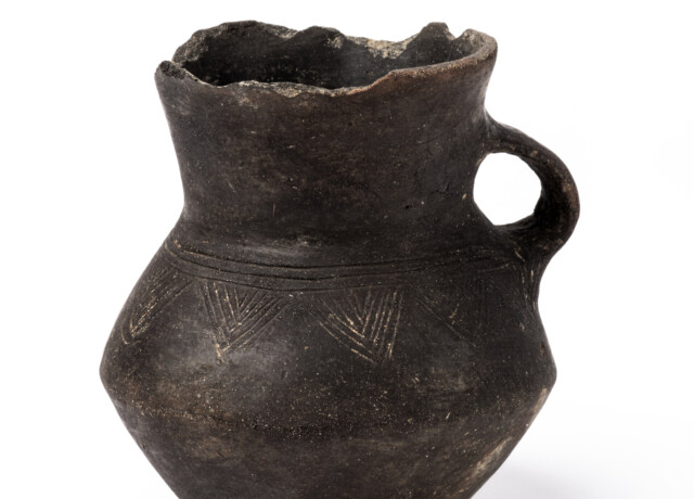 Cruche à anse, céramique, Age du Bronze, Berstett, Fouille Inrap © Musées de la Ville de Strasbourg, M. Bertola