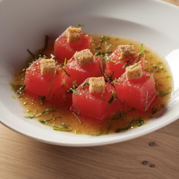 Pastèque marinée - Plat du restaurant Le Feuillage © Lucas Muller