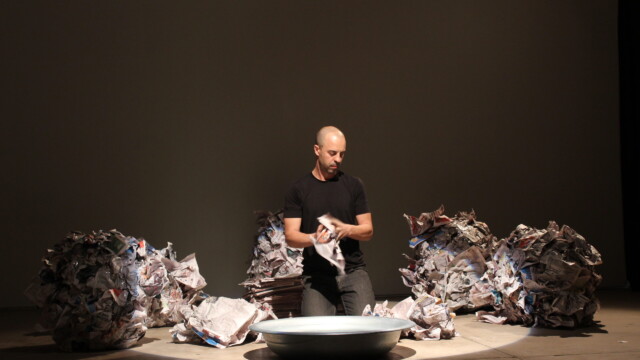 Las palabras
se pudren sobre
el papel © DR