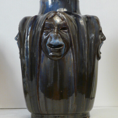Léon Elchinger et Jean Désiré Ringel d'Illzach, Vase à quatre têtes, grès flammé, déb. 20e s. Musée Historique de Haguenau