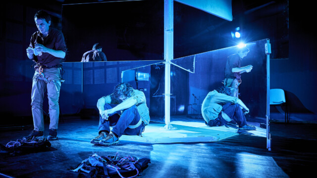 Une Ombre vorace © Christophe Raynaud de Lage / Festival d'Avignon Une Ombre vorace © Christophe Raynaud de Lage/ Festival d'Avignon