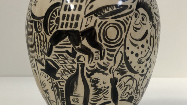 Vase inspiré du livre de Frans Masereel Grotesk-Film
1925, faïence, collection privée