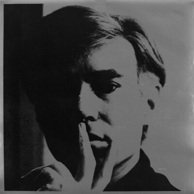 Andy Warhol, Self-Portrait, 1967, 58,4 x 58,4 cm, Siebdruck auf
silberbeschichtetem Papier, Wilhelm-Hack-Museum © 2026 The
Andy Warhol Foundation for the Visual Arts, Inc. / Licensed by
Artists Rights Society (ARS), New York, Foto: Wilhelm-Hack-
Museum, Ludwigshafen