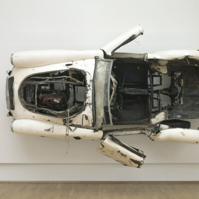 Arman, White
Orchid, 1963, Museum für
Moderne Kunst, VG Bild-Kunst,
Bonn 2026, Photo: Axel
Schneider Frankfurt am Main
